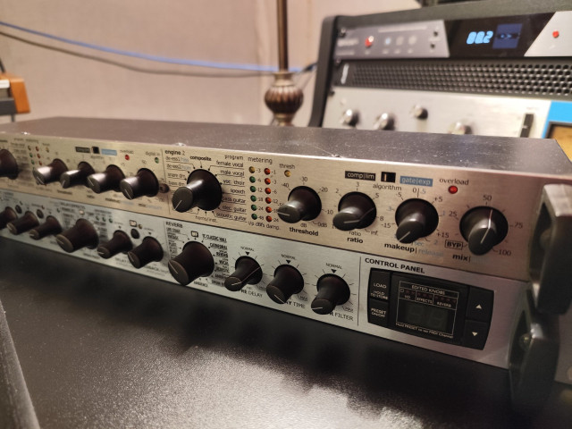 2 módulos: multiefectos y modulo compresor TC Electronic M350 y C300
