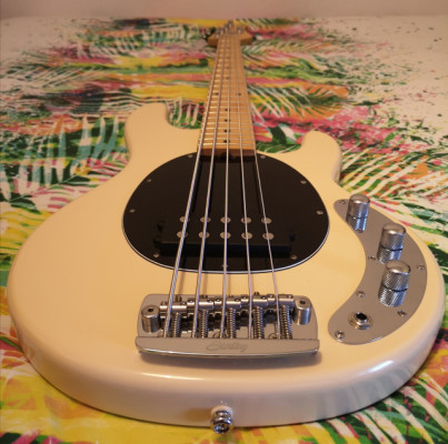 Sterling by musicman stingray classic 25