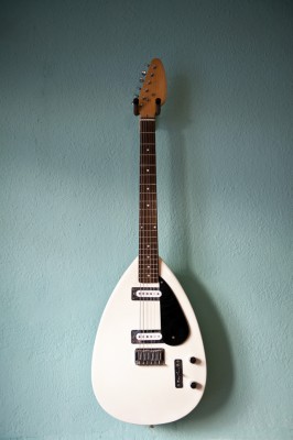 Alden Teardrop Guitar (Vox Brian Jones Style)