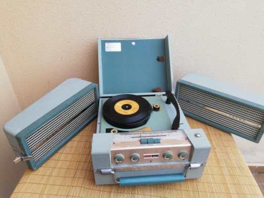 Tocadisco/fonógrafo antiguo