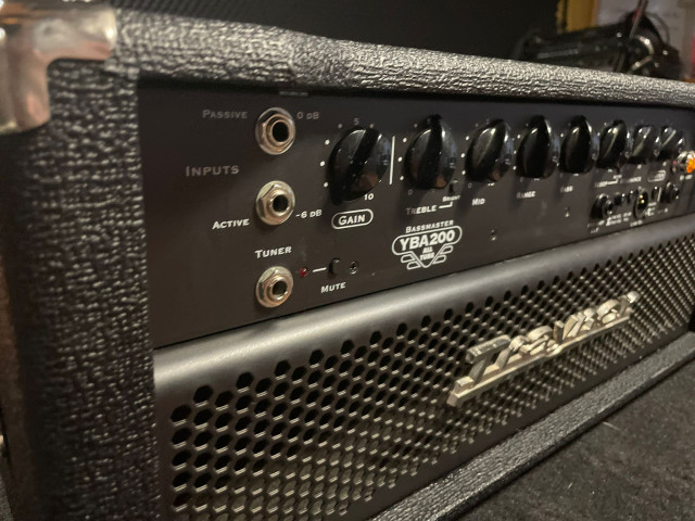 Cabezal Bajo Traynor YBA200-2 todo valvulas + flight case
