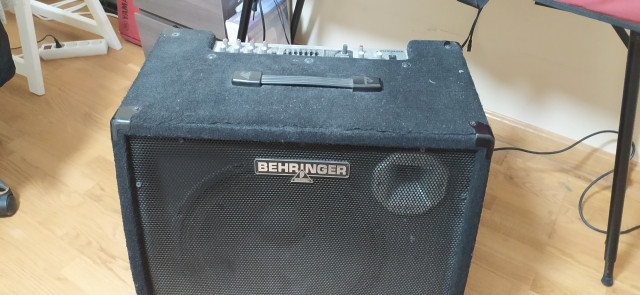 Amplificador teclados Behringer k3000fx 300w