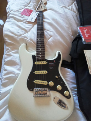 Fender Performer Stratocaster Arctic White USA  (a estrenar)