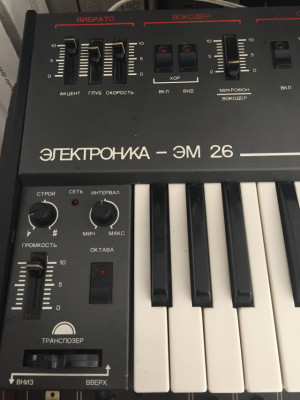 Elektronika EM26 vocoder y cuerdas sovieticas