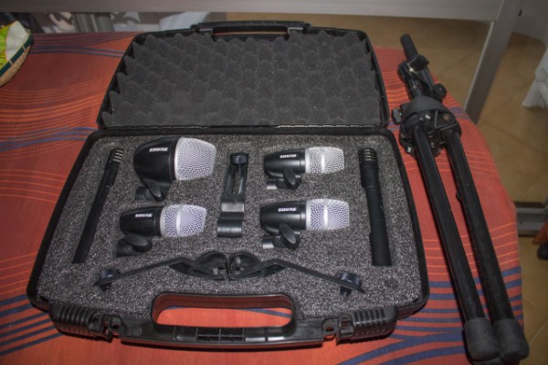 Vendo kit de micros SHURE PGDMK6 + Shure SM57