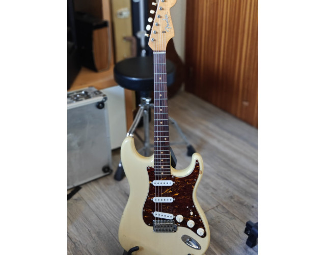 Fender Stratocaster MiJ 1985 con mástil Fender Musicmaster original de 1963