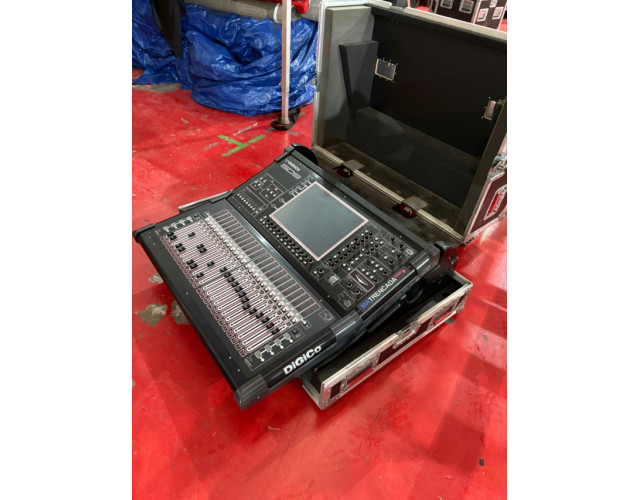 Digico SD9 + targeta waves + flight case