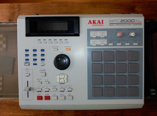 Akai MPC 2000 XL