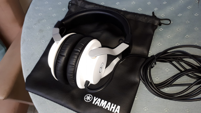 Yamaha HPH-MT7 White