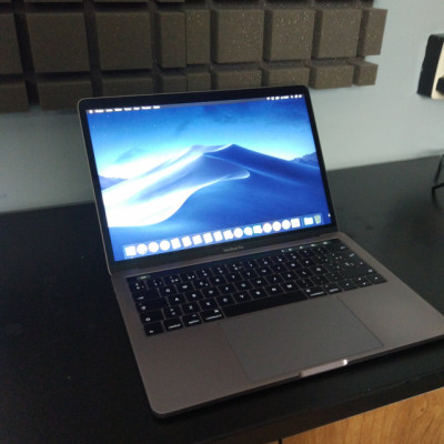 MacBook Pro 13 / touchbar / 8gb ddr / 256 gb ssd  (Acepto Cambios)