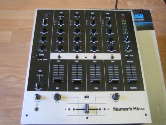 Mixer DJ Numark M6 USB