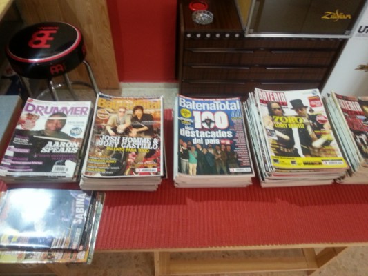 Lote de 115 revistas Batería Total, Drummer Magazine y otras