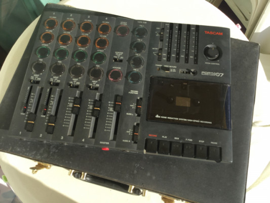 Tascam Porta 07 (mixer / grabadora de cassetes)