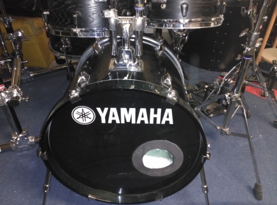 Se vende bombo Yamaha Stage Custom Birch 18"