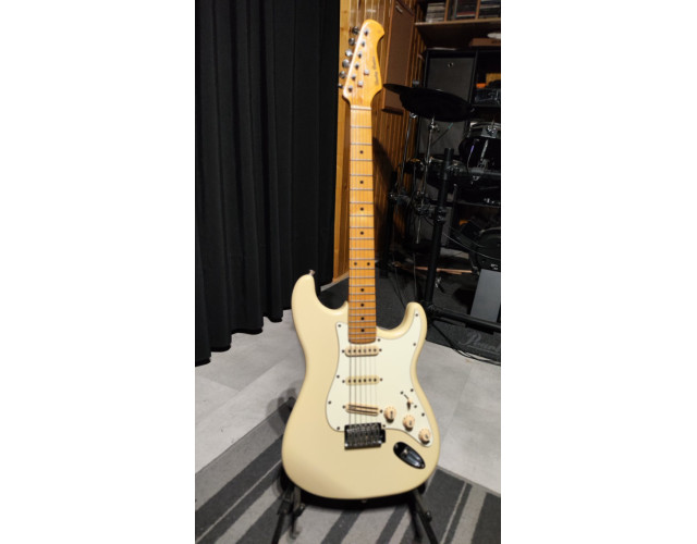 (O cambio) Harley Benton tipo Strato con Pastillas DiMarzio y Fender (incluye funda)