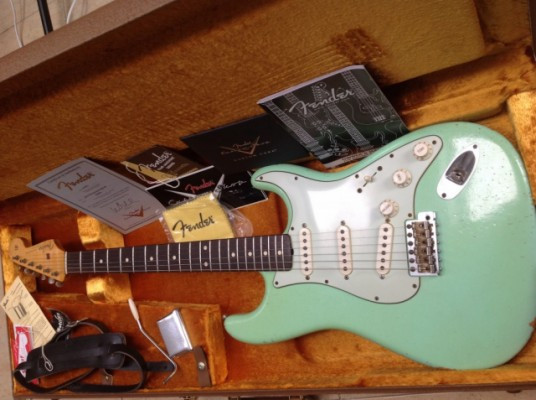 Guitarra Fender Stratocaster  Custom Shop  Relic Surf Green.
