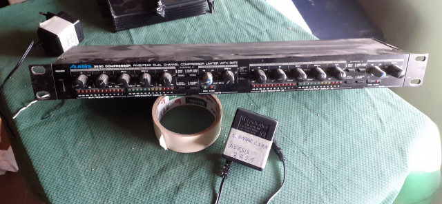 Compresor Alesis 3630