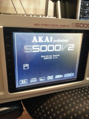 3 Akai S5000, uno con USB y 2 con HD