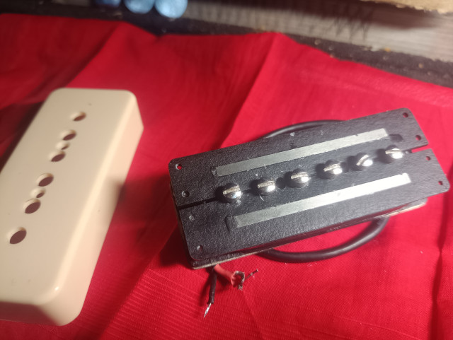 The creamery p90 humbucker crema mastil