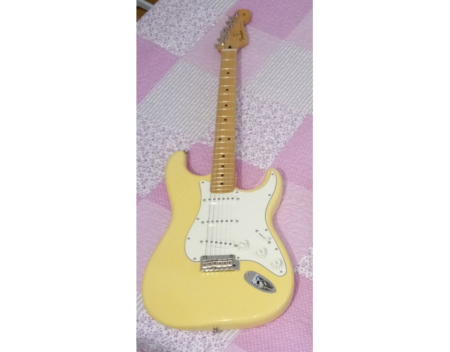 Fender Player Stratocaster color Buttercream