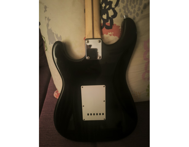 Vendo Squier Stratocaster Vintage 1993 Pastillas Lollar Backfaces