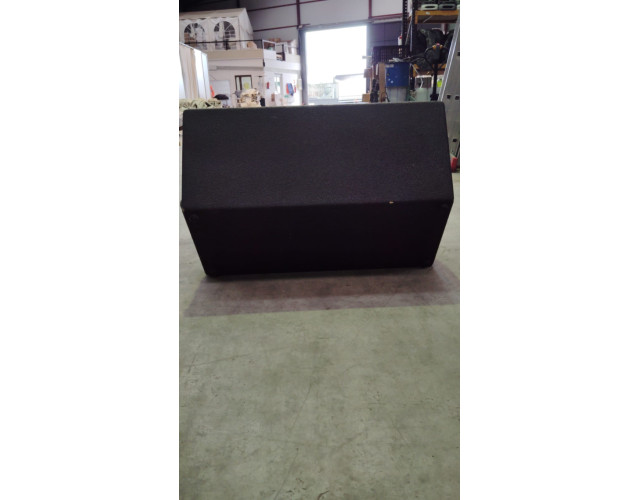 4 Monitores de suelo Yamaha CM15V