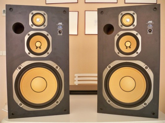 Altavoces JVC modelo S-88 3way speaker system + regalo amplificador Harman/ Kardon. Solo esta semana!