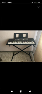 Teclado Yamaha YPT-240