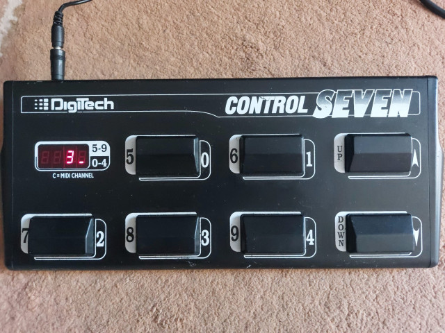 Digitech Control Seven con fuente de alimentacion incluida