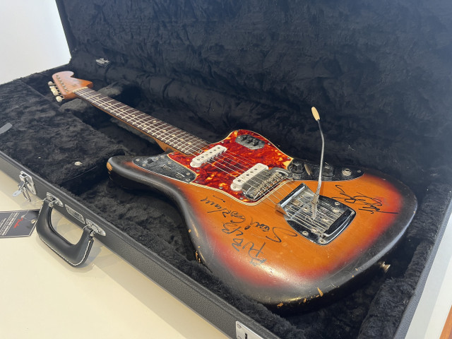 Fender Jaguar 1965 Sunburst Original –Firmada por Sykes y Gorham Thin Lizzy