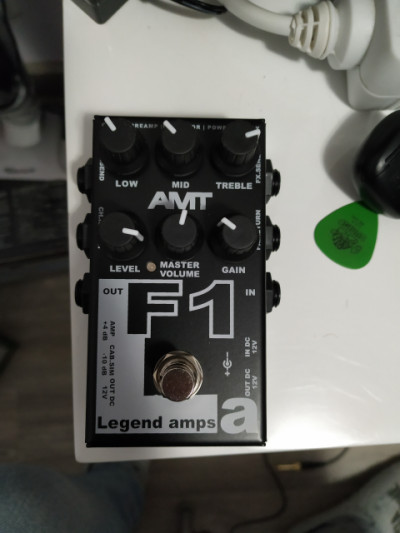 AMT F1 (emulador Fender)