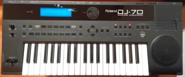 Vendo Roland DJ-70 Sampling Workstation.