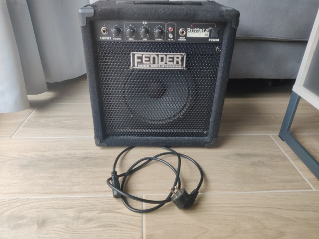 Amplificador Bajo Fender Rumble 15. Estado 10/10