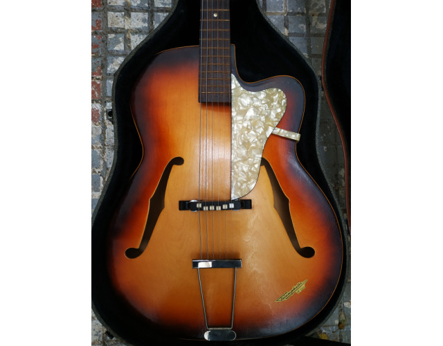 Klira Triumphator Deluxe - Guitarra Vintage Archtop