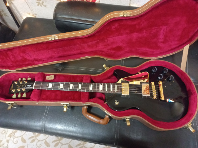 Vendo Gibson Less Paul studio ebony golden hardware