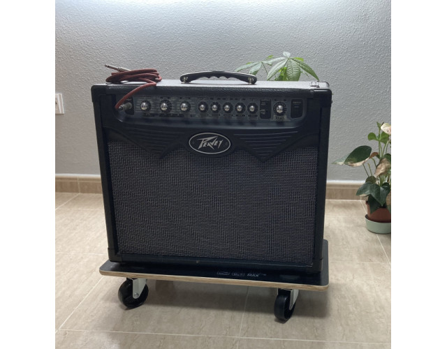 Se vende peavey vypyr 30 + pedalera sampera