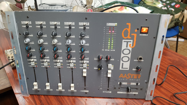 Mesa de mezclas profesional Master audio djTOOL