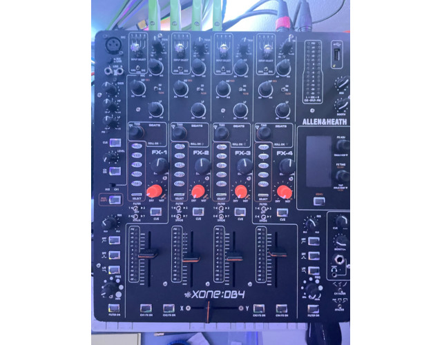 Allen & Heath Xone:DB4 + Mochila Original (Estado Excelente)