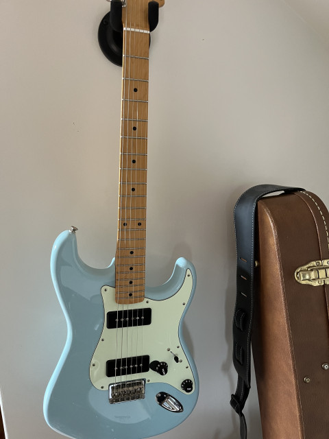 Cambio Fender Noventa Stratocaster