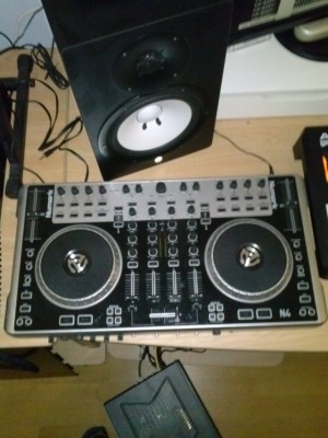 Controladora DJ Numark N4 - Poco uso -