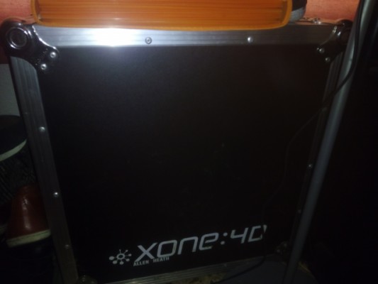 Allen & Heath Xone 4D con Flightcase