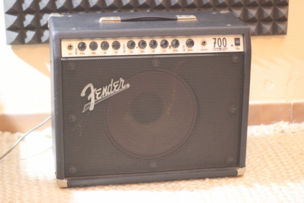Amplificador Fender Roc Pro 700