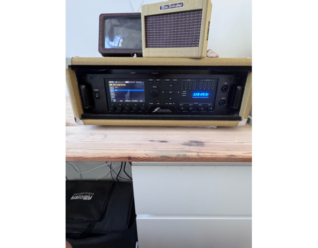 AXE FX 3 + retrorack gator + fractal EV-2 + regalos
