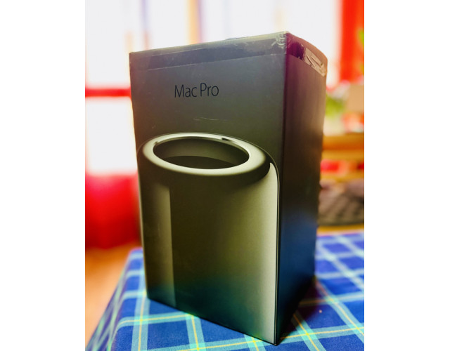  MacPro con 64GB RAM y 256GB SSD original + cable ThunderBolt 2