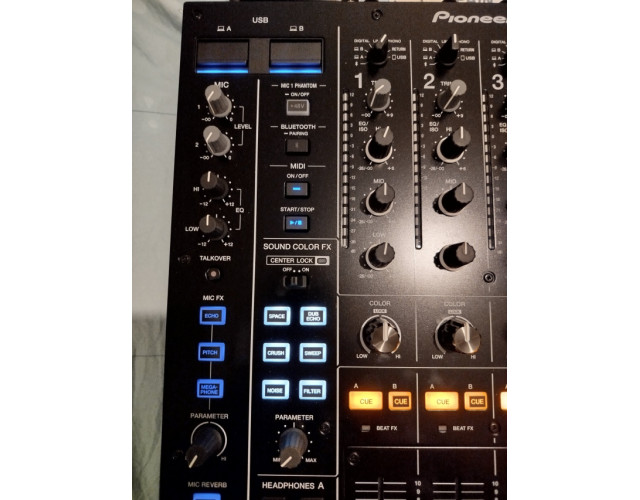 PIONEER DJM A9 (Mesa de mezclas)