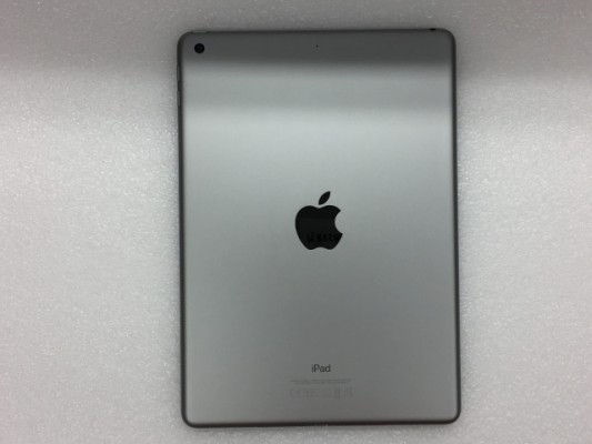 iPad 5th gen (Wi-Fi) con funda