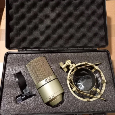 Micrófono de condensador MXL 990 y preamplificador a válvulas ART Tube MP