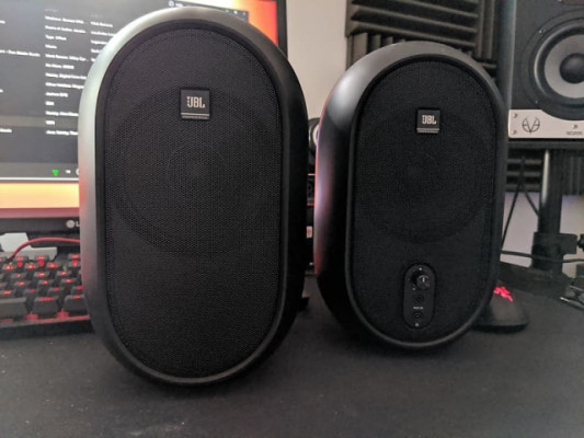 JBL Pro One Series 104 (Monitores Activos)