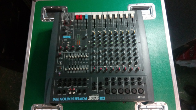 Mesa Autoamplificada Soundcraft Spirit Powerstation350 Fx Lexicon