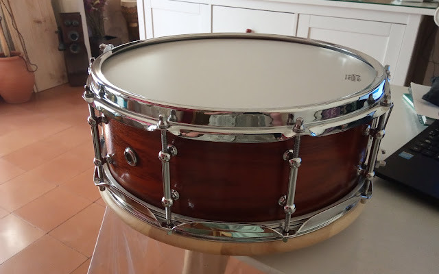 En venda caixa BcnDrums "Vi Ranci" de caoba (mahogany) amb  reforç de faig